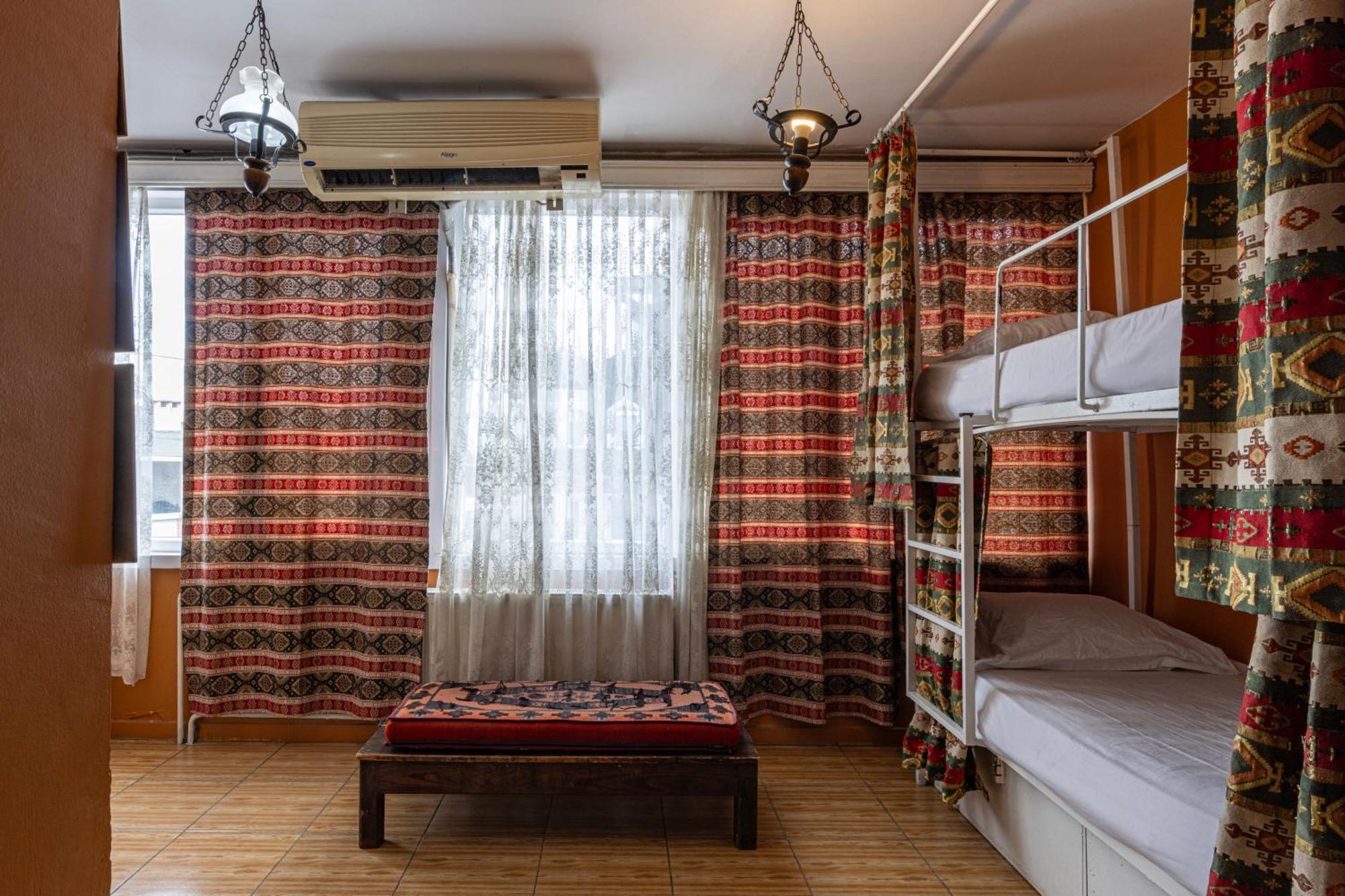 Bahaus Guesthouse Hostel Istanboel Buitenkant foto