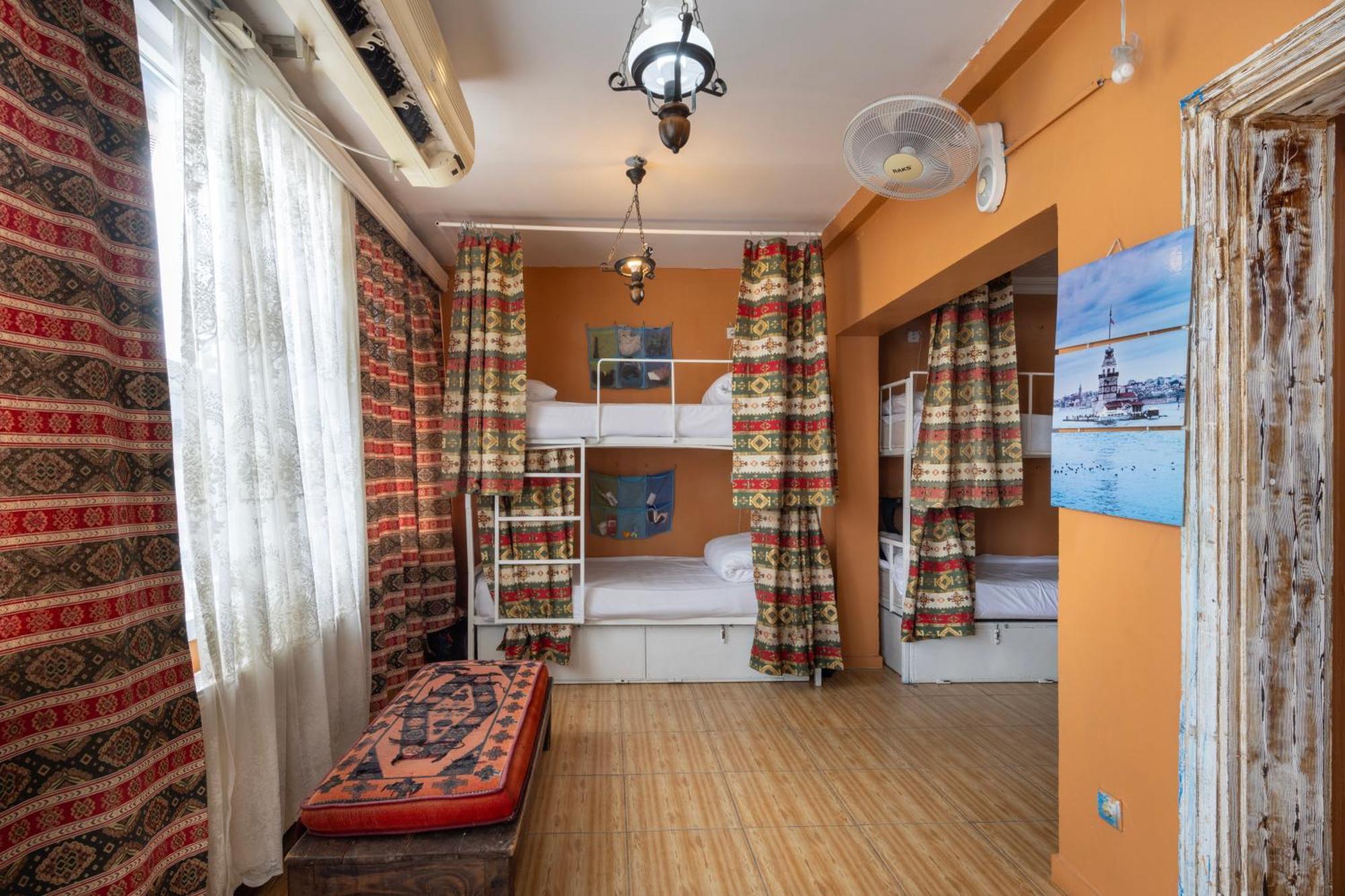 Bahaus Guesthouse Hostel Istanboel Buitenkant foto