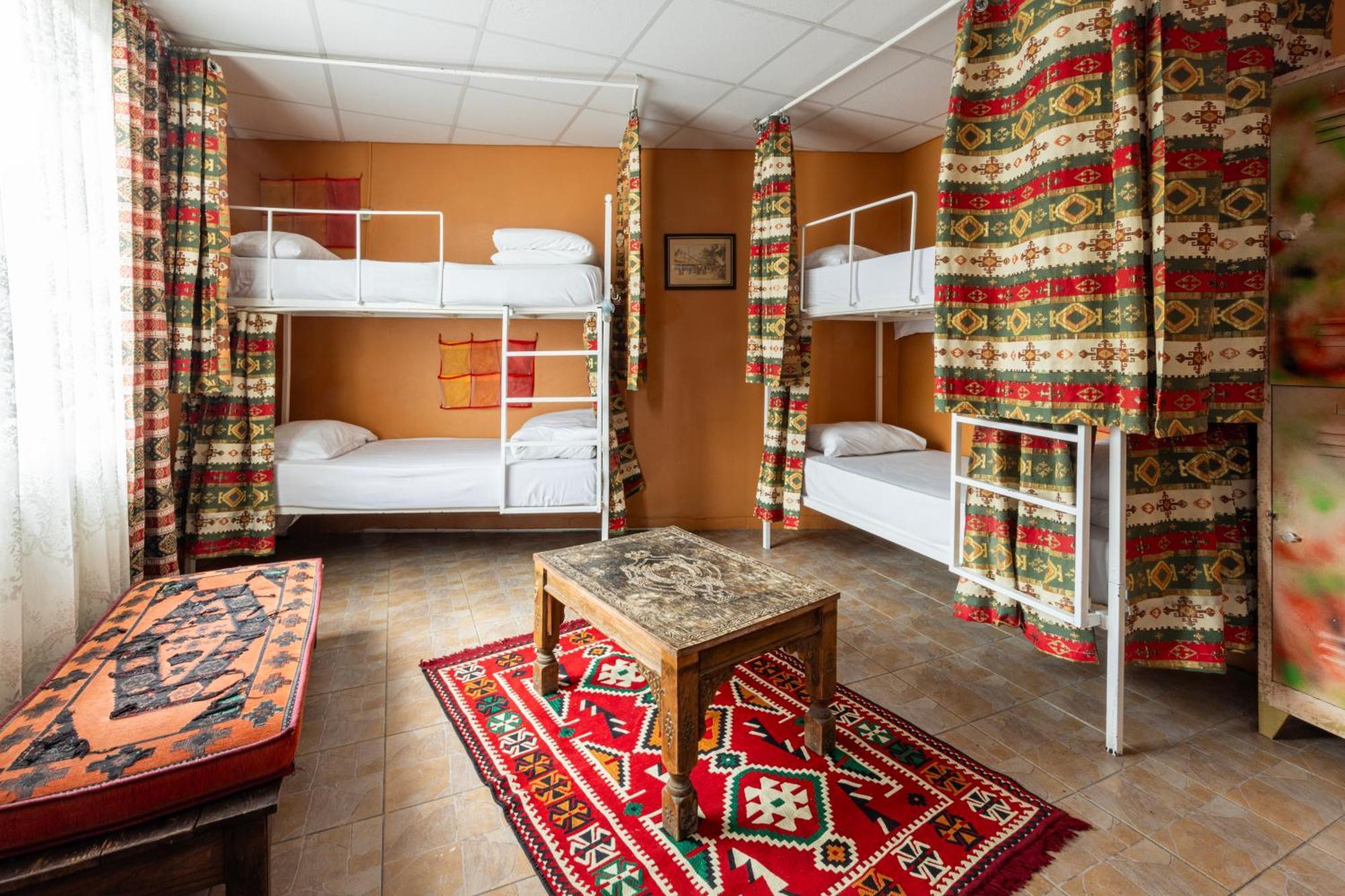Bahaus Guesthouse Hostel Istanboel Buitenkant foto