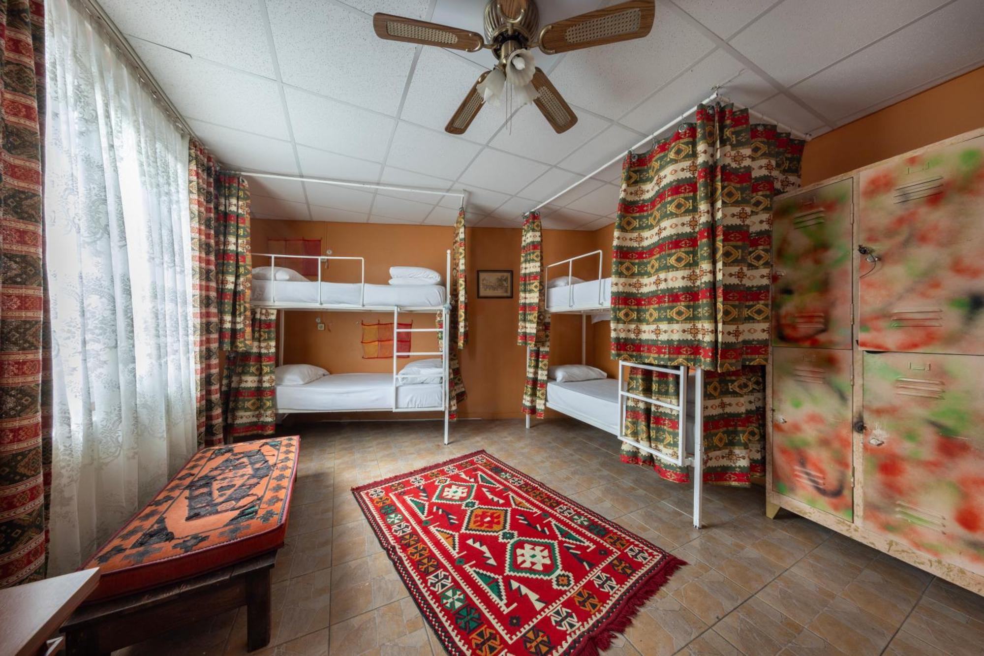 Bahaus Guesthouse Hostel Istanboel Buitenkant foto