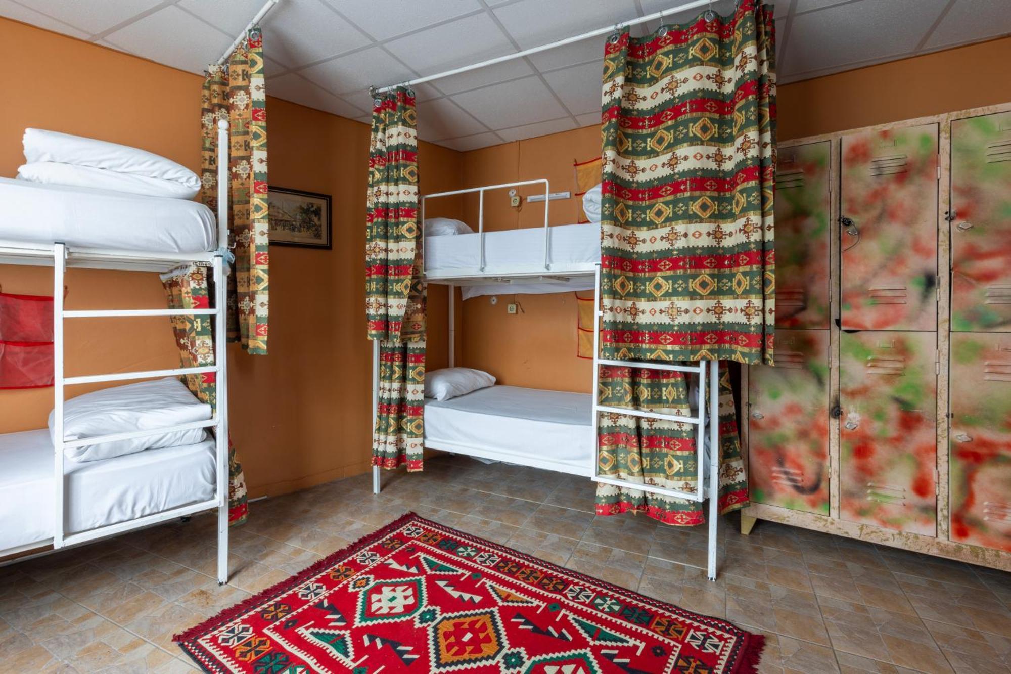 Bahaus Guesthouse Hostel Istanboel Buitenkant foto