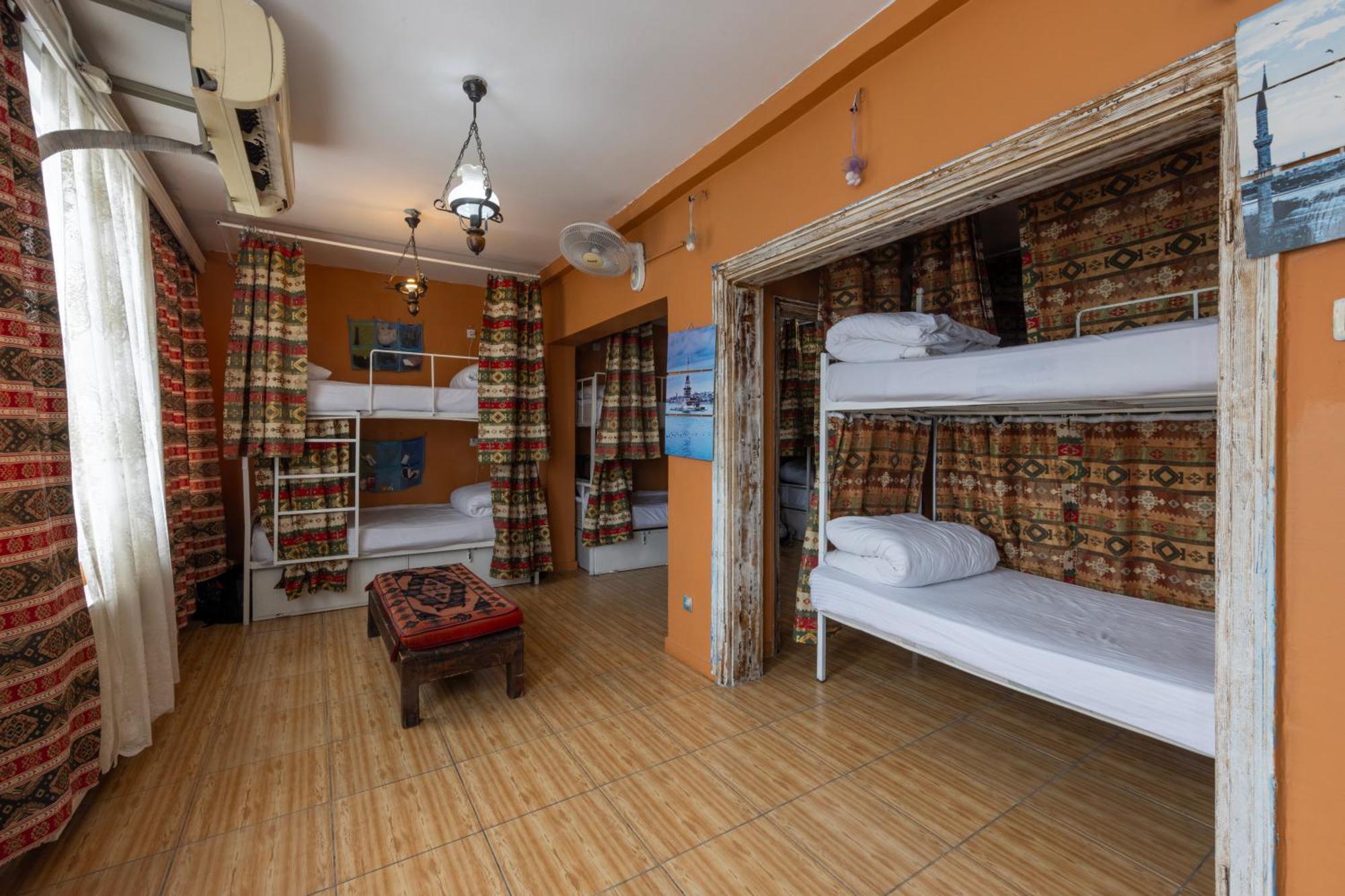 Bahaus Guesthouse Hostel Istanboel Buitenkant foto